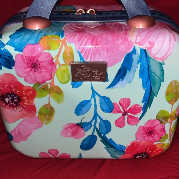 Chariot - Picture 4 of 12